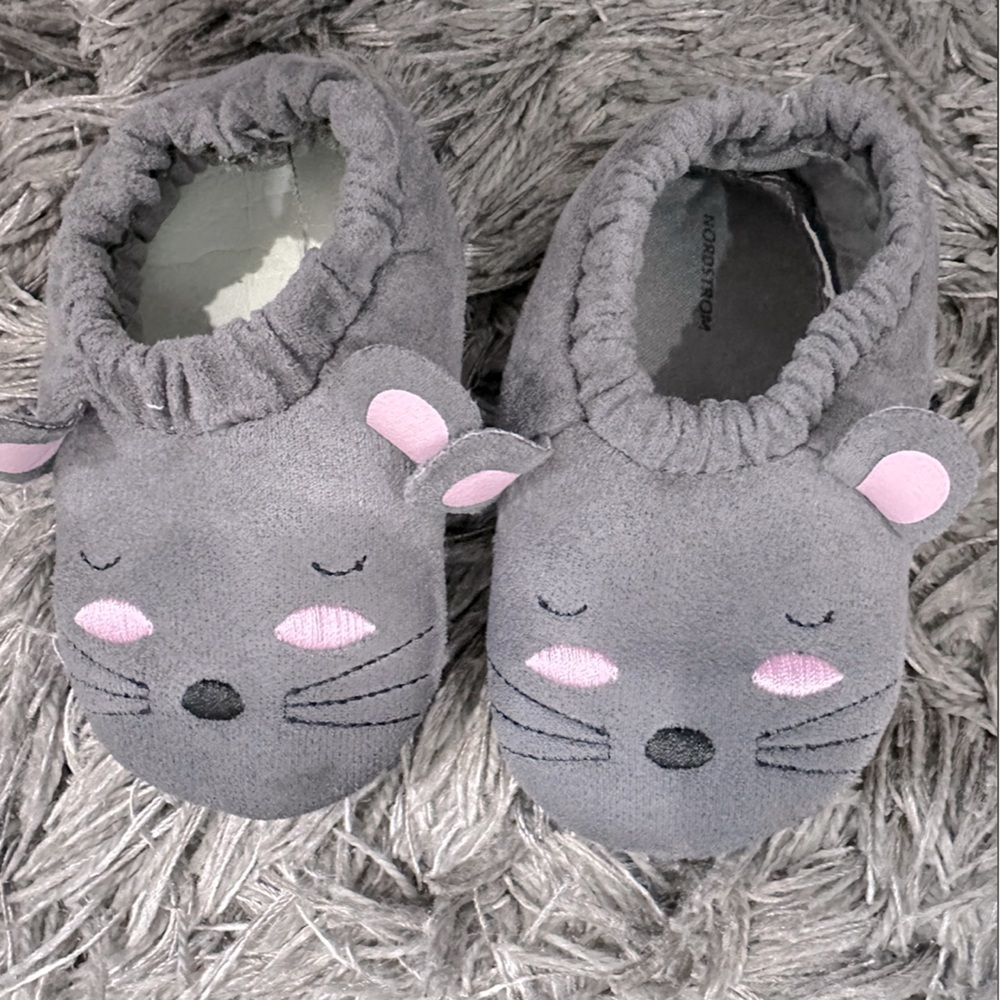 Nordstrom Mouse Slipper - size 4